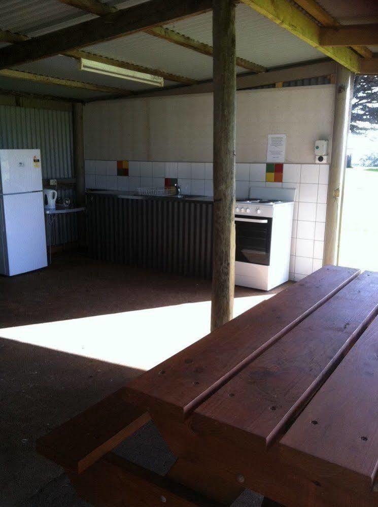Gum Tree Caravan Park Порт Феъри Екстериор снимка