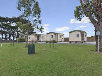 Gum Tree Caravan Park Порт Феъри Екстериор снимка